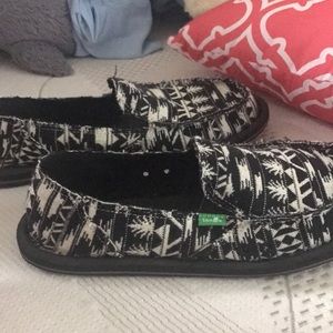 Sanuk Shoes - Tribal print Sanuks Sanuk Shoes - Tribal print Sanuks